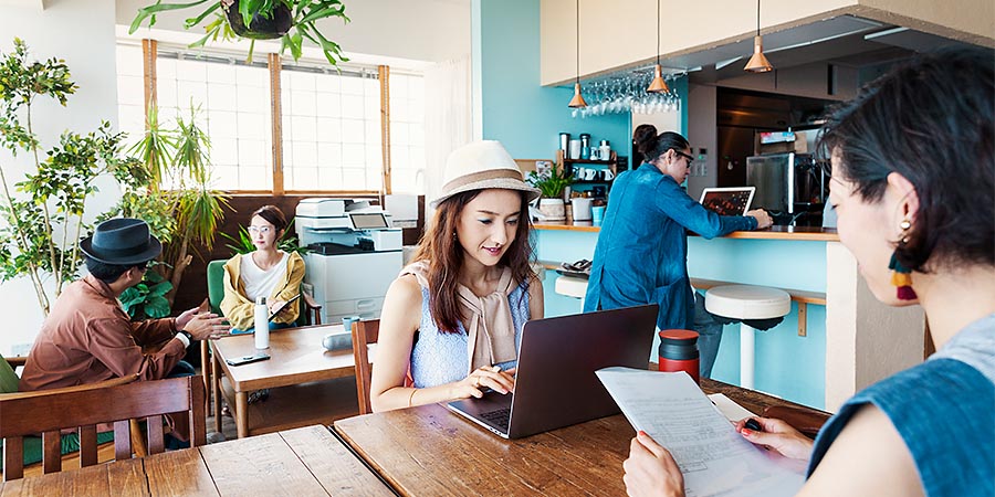 Leben in einem Co-Working-Space: Ein Freiberufler entdeckt die Magie der modernen Arbeitswelt!